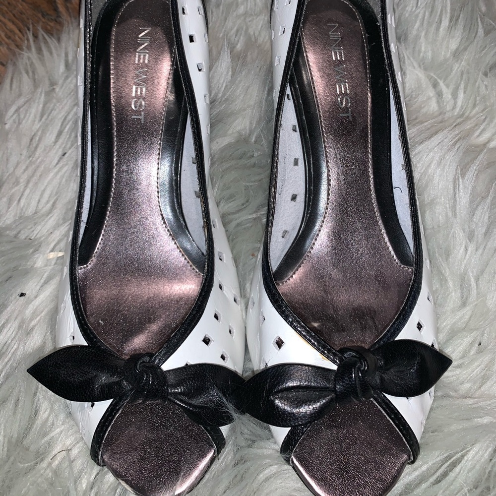 Black and white Nine West heels!
